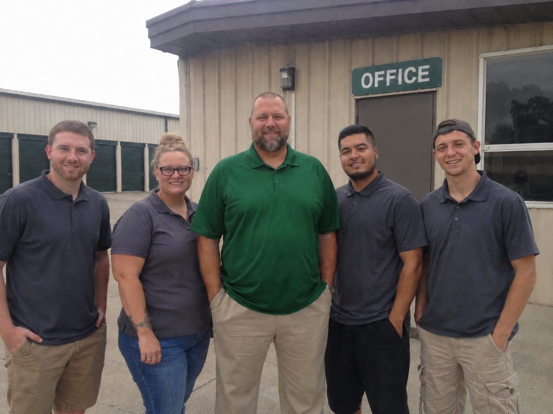 Pest control professionals in Maple Grove, MN